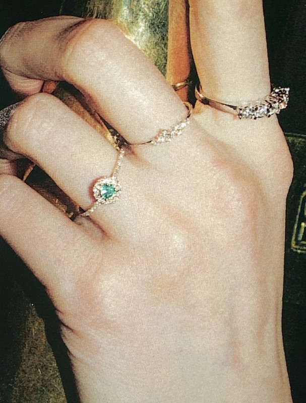 ANILLO DE ORO BLANCO, DIAMANTES Y ESMERALDA LECARRÉ. GA135ES.15 colección GLORY DAYS