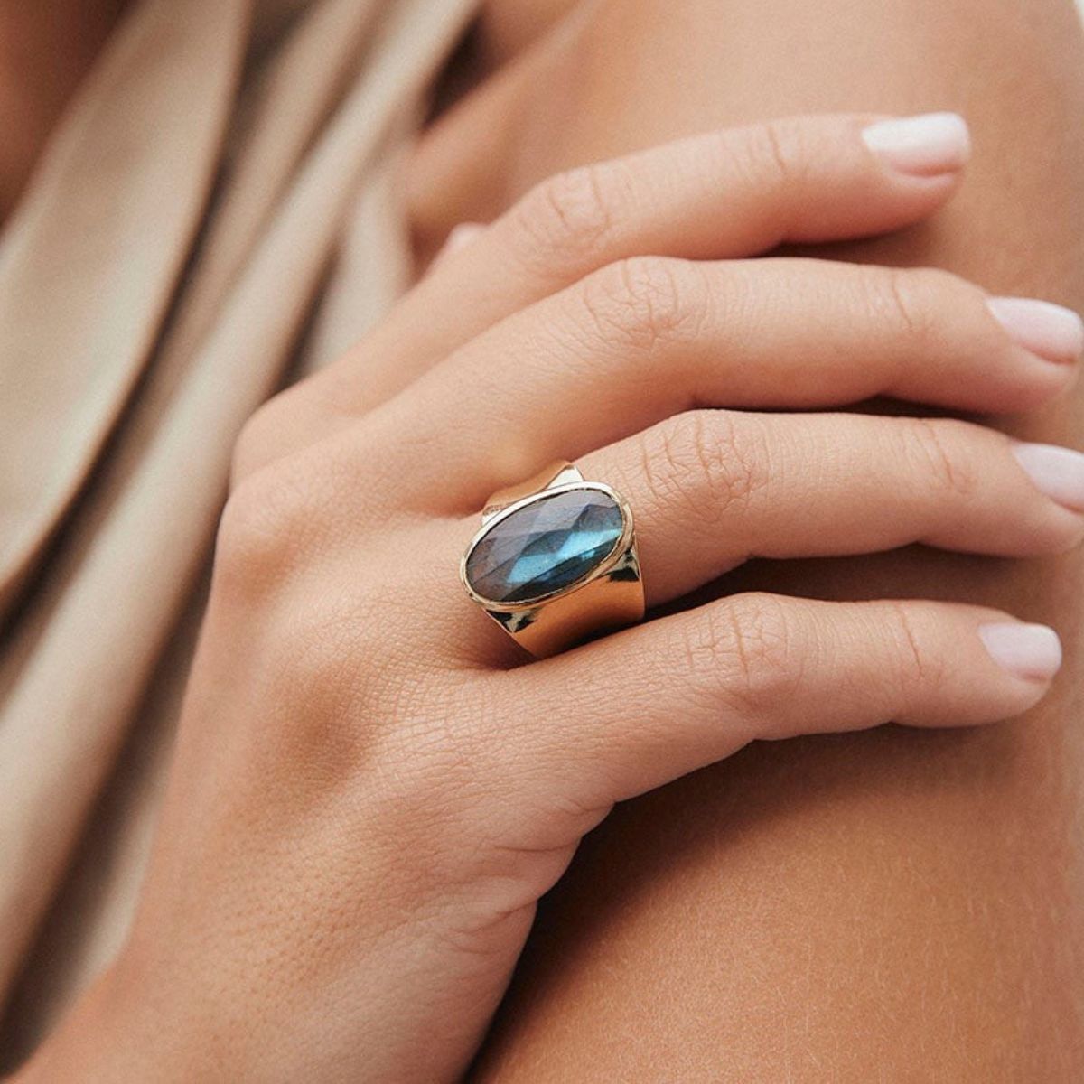 ANELL VIDAL & VIDAL BANYAT EN OR I LABRADORITA TO BLAU X481171820 TALLA 18 A 20