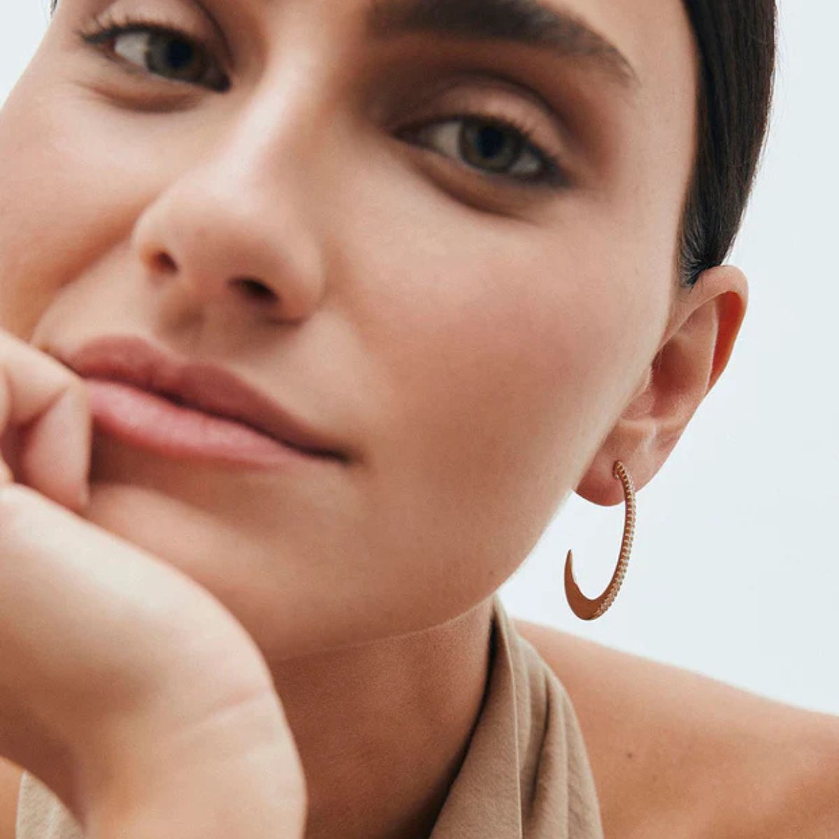 PENDIENTES VIDAL & VIDAL MAXI SEMILUNA BAÑADOS EN ORO Y CON CIRCONITAS G4015