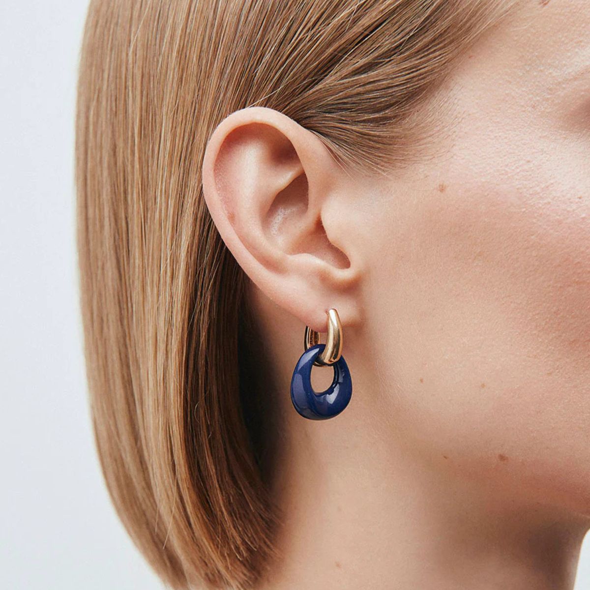 PENDIENTES VIDAL Y VIDAL ARO OVAL BAÑADO EN ORO Y DE ACETATO Y RESINA AZUL G3984