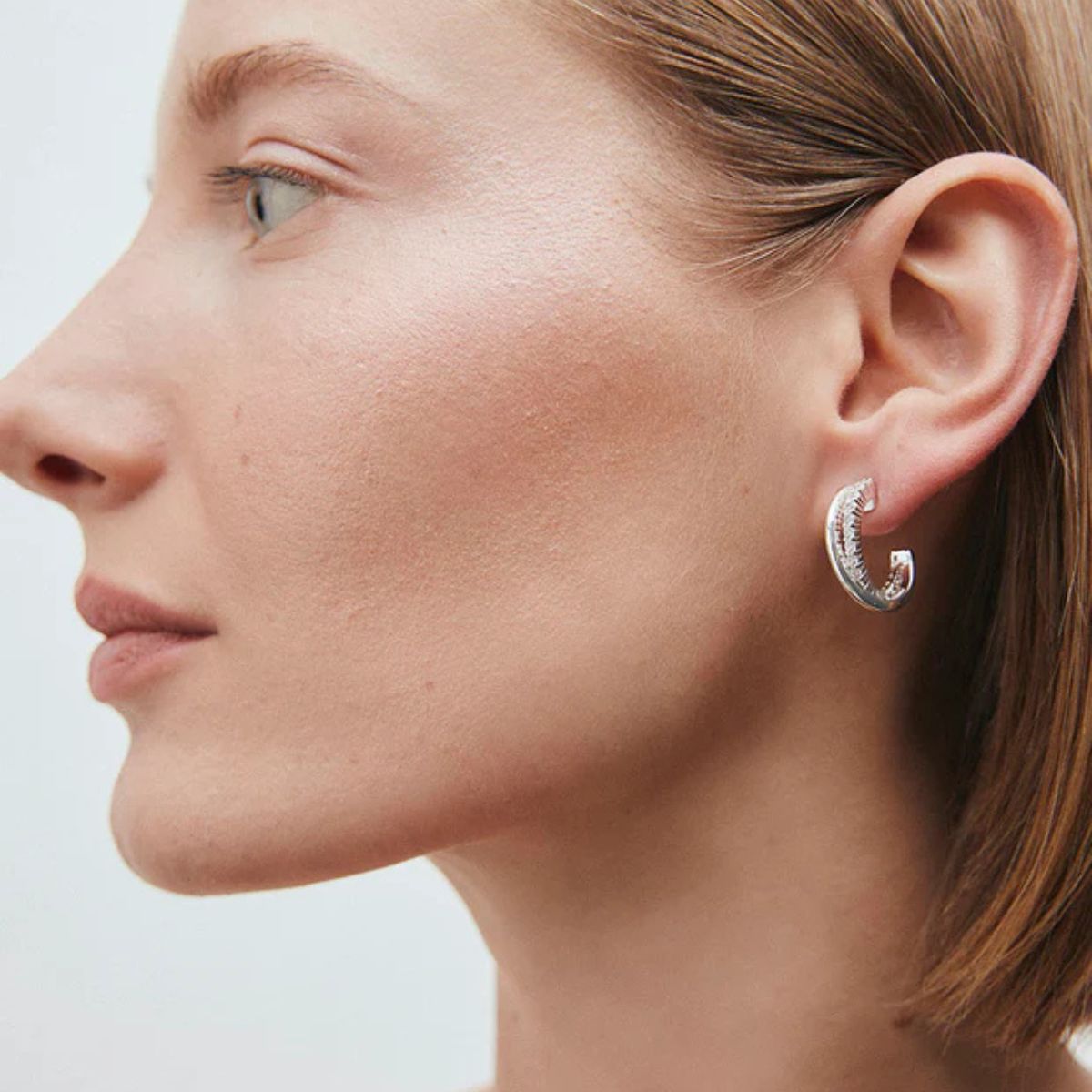 PENDIENTES VIDAL & VIDAL AROS ENTRELAZADOS BAÑADOS EN PLATA CON CIRCONITAS Q3995