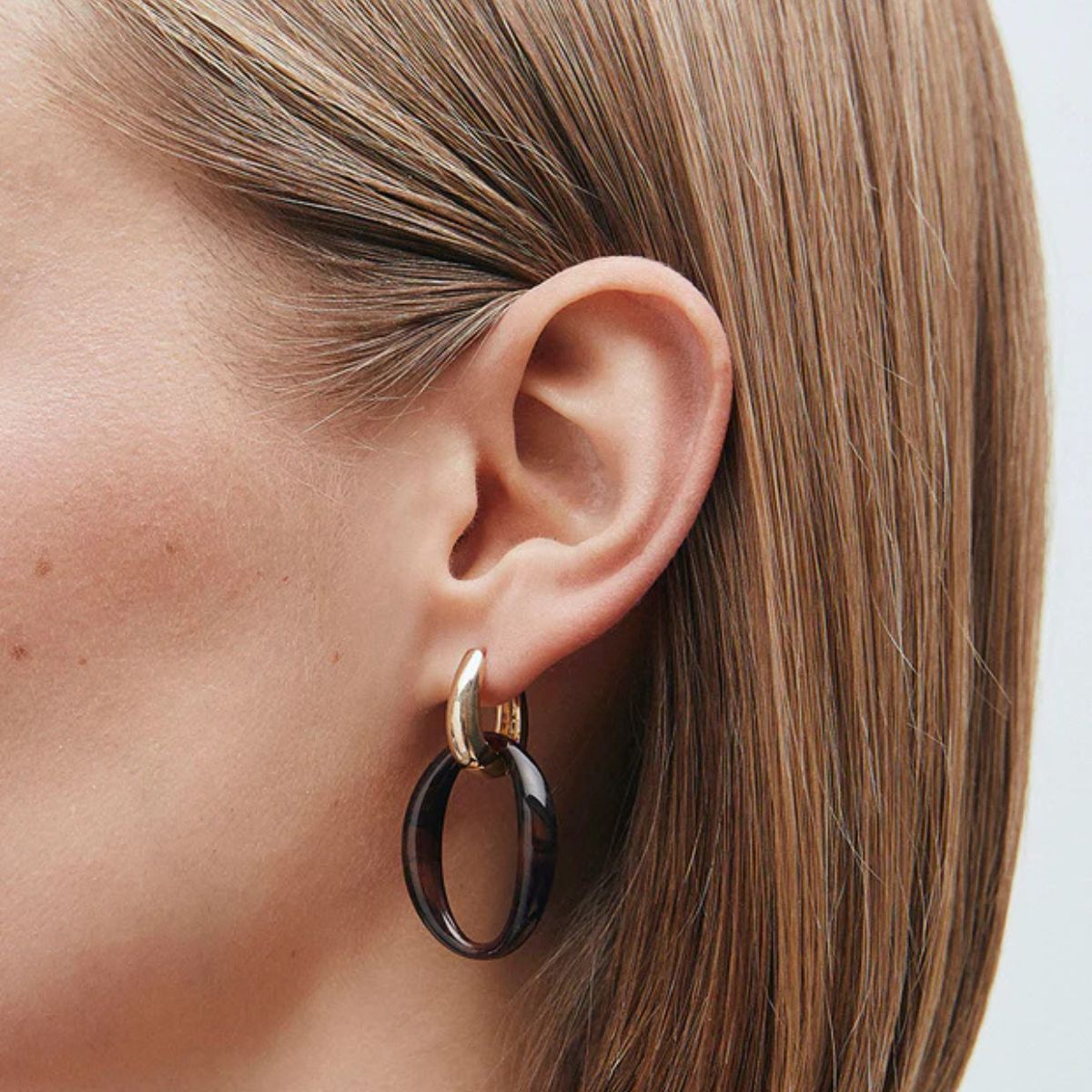 PENDIENTES VIDAL Y VIDAL ARO OVAL BAÑADO EN ORO Y DE ACETATO Y RESINA MARRON G3983