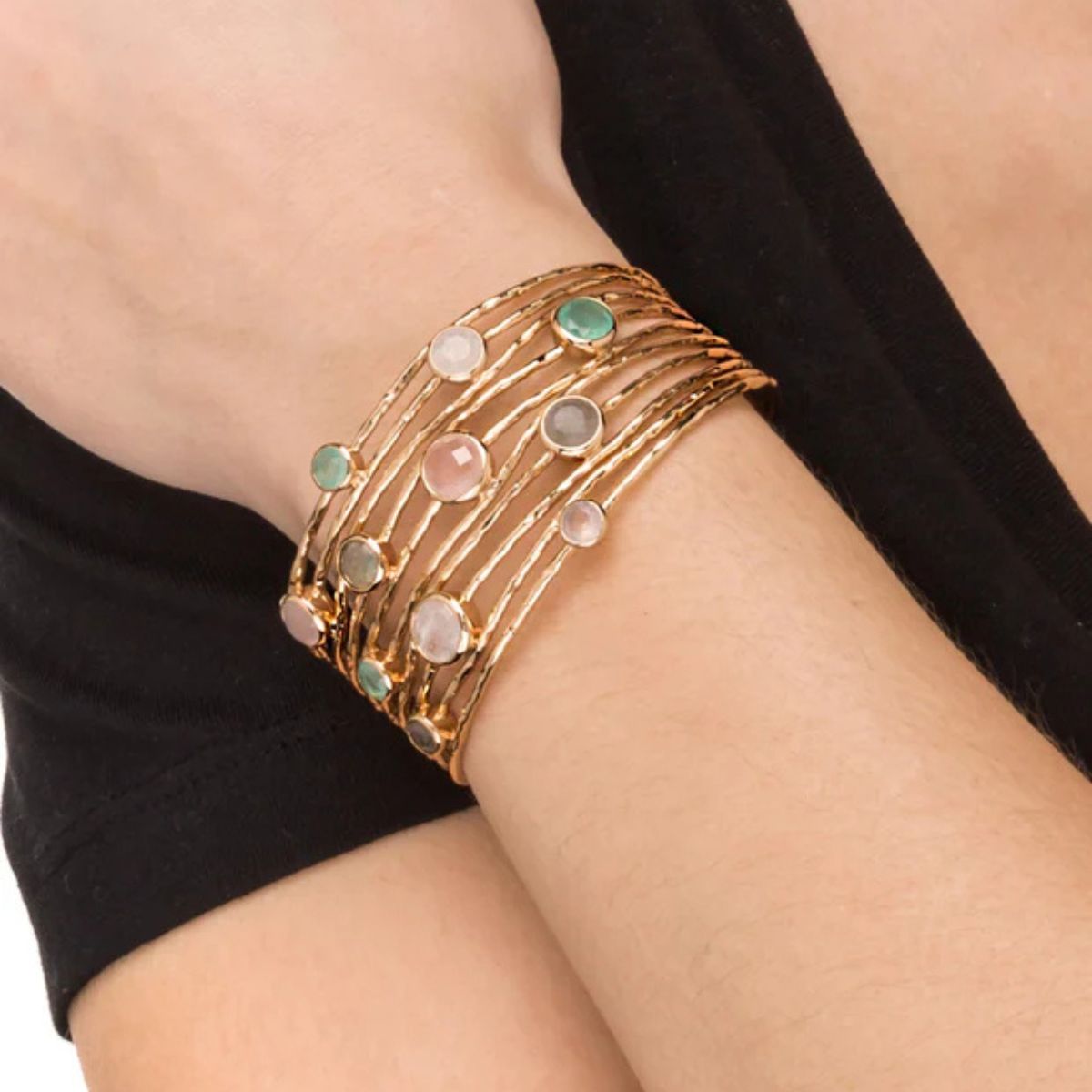 PULSERA VIDAL & VIDAL RIGIDA CON PIEDRAS PASTEL Y CRISTALES BAÑADA EN ORO X94749A