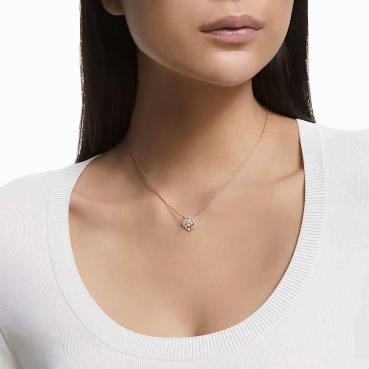 Swarovski chain sales with pendant