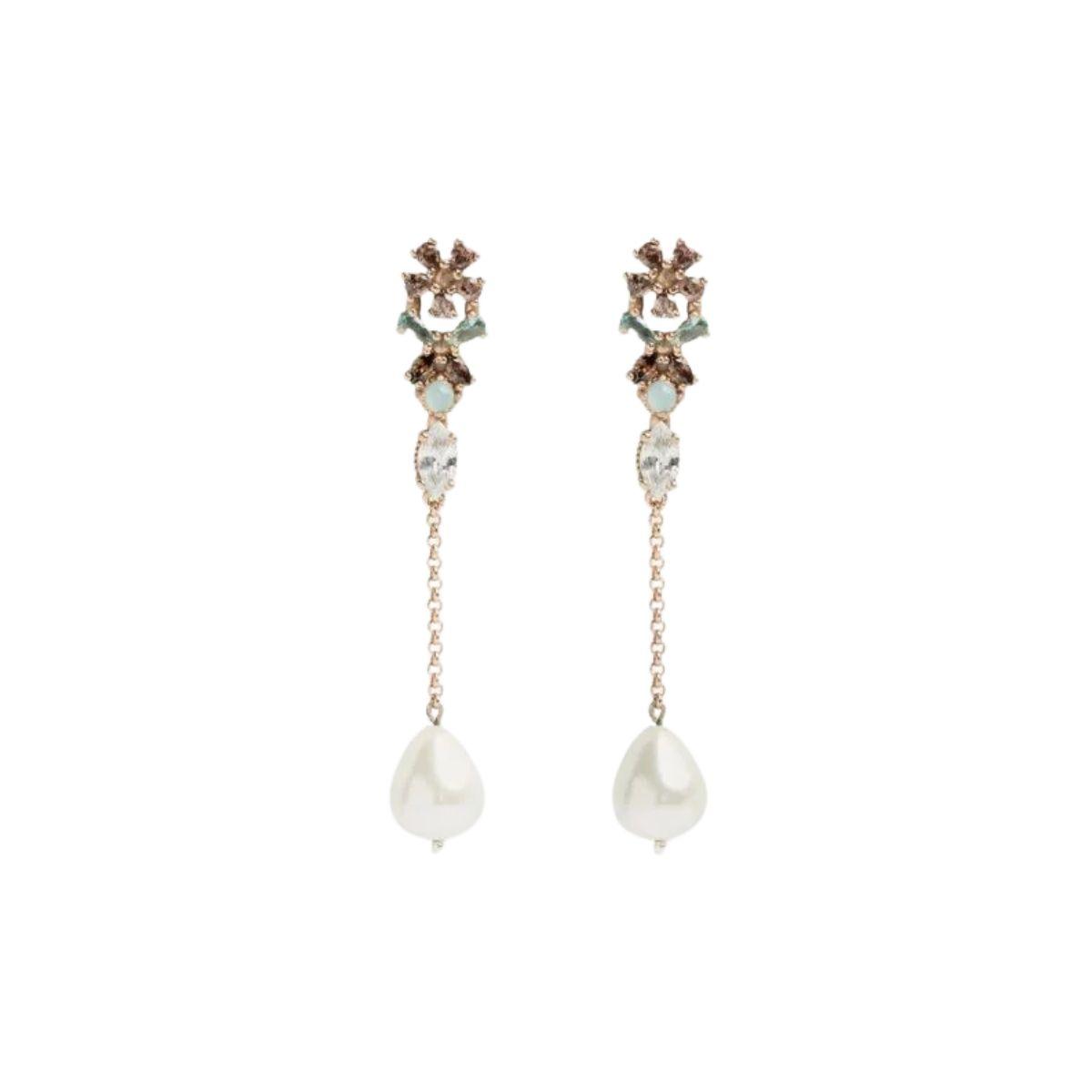 Arracades Sunfield llargues amb disseny floral de plata banyada en or rosa, adornades amb zircònies de diferents talles i tons per aportar lluminositat i elegància.