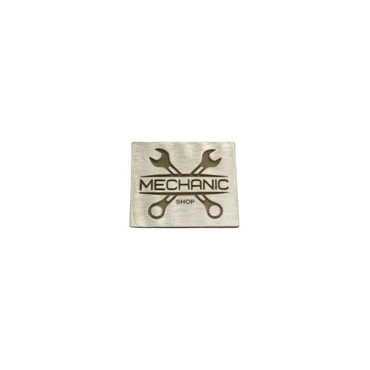pin quadrat personalitzat de plata. personalitzem qualsevol imatge, logo o escut.