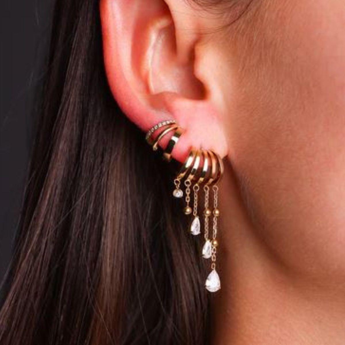 PENDIENTES ZAG BIJOUX MARIA DE ACERO COLOR DORADO Y 5 CADENITAS SEX25196-01WHT