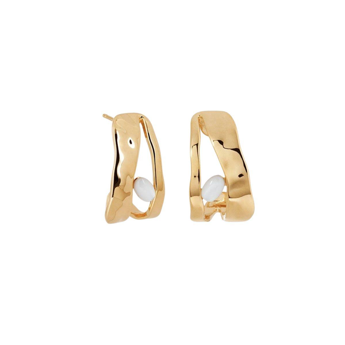 Arracades Vidal y Vidal amb tancament de botó en forma de mitja lluna. Arracades de nacre, arracades xapades en or, arracades de dona.