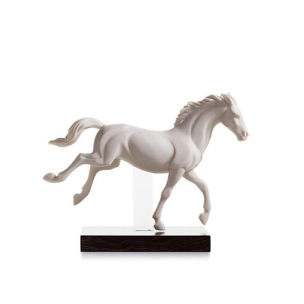 ladró figuras gallop II