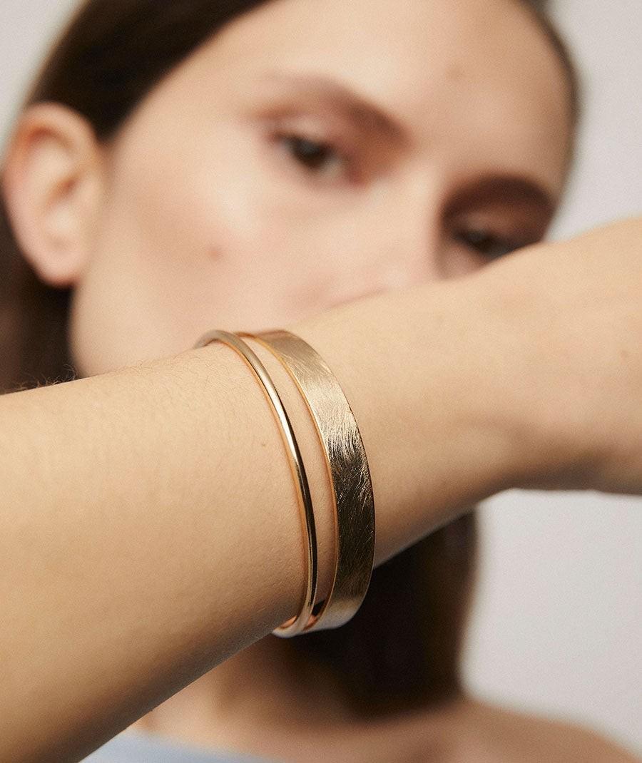 VIDAL Y VIDAL GOLD-PLATED RIGID BRACELET WITH A SHINY AND STRIPED FINISH X97641